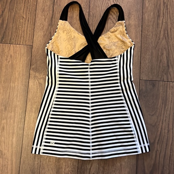 Lululemon black and white tank size 4 - Picture 4 of 6